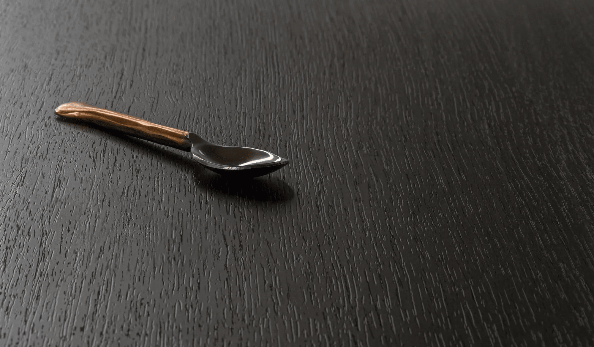 Walnut Navy Laminate - YS019 | Wilsonart®