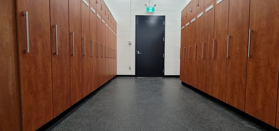 W405 Cherry Brandy _QC Jr Hockey League pro locker room_Hull Olympics_hallway