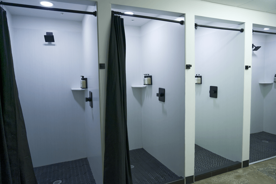 Tampa Gold's Gym Locker Rooms 